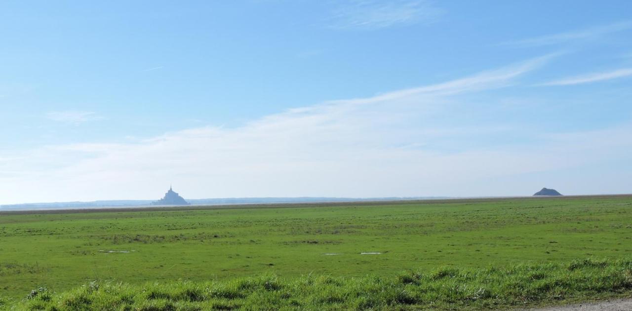 Gite De Charme "La Maison Saint-Leonard" Avec Piscine, Spa, Vue Sur Le Mont Saint-Michel Vains Exterior foto